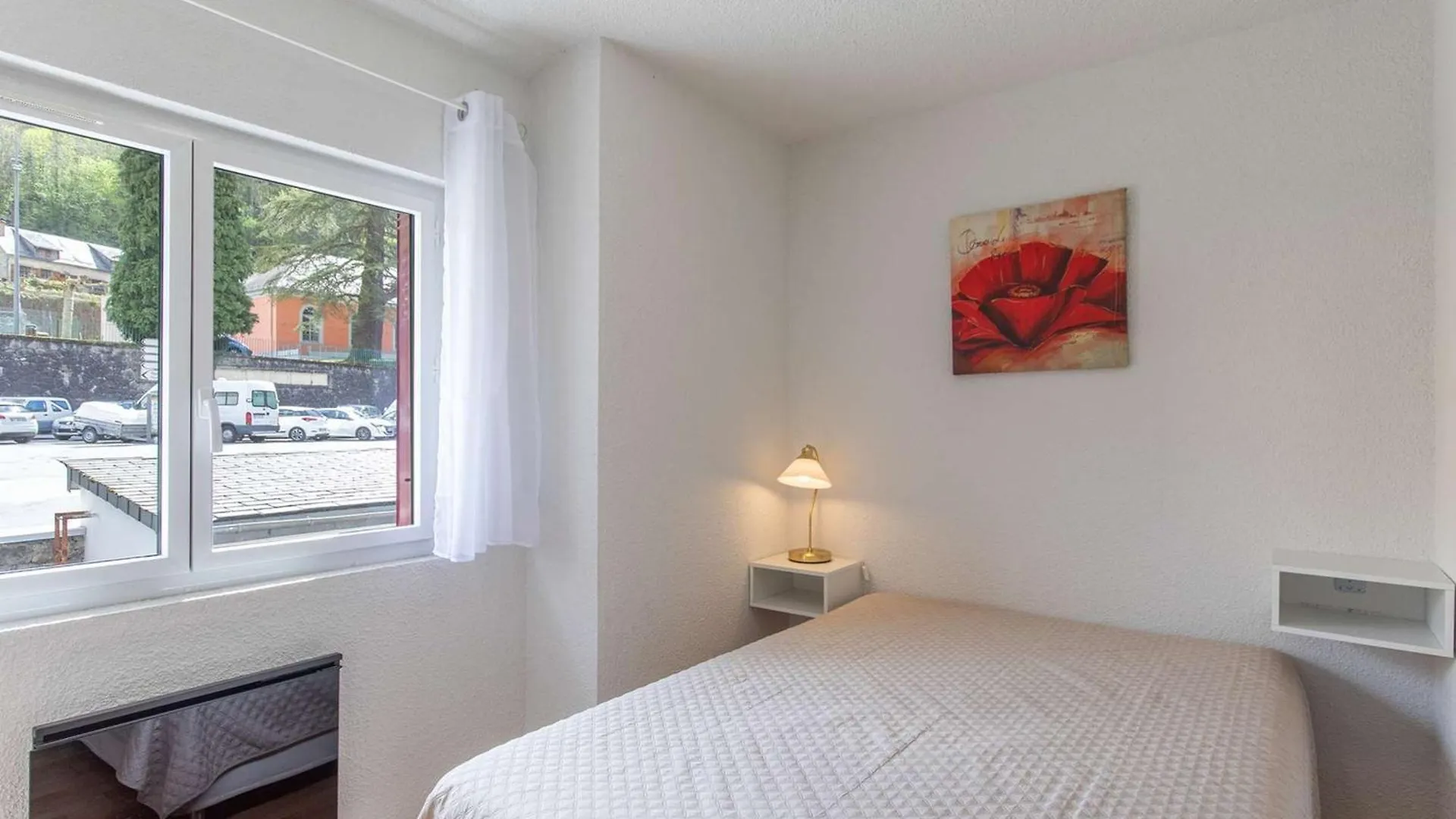 Appartement 32 M² Avec Balcon, Proche Telecabine Et Commodites, Entierement Equipe, Centre Cauterets - Fr-1-401-237