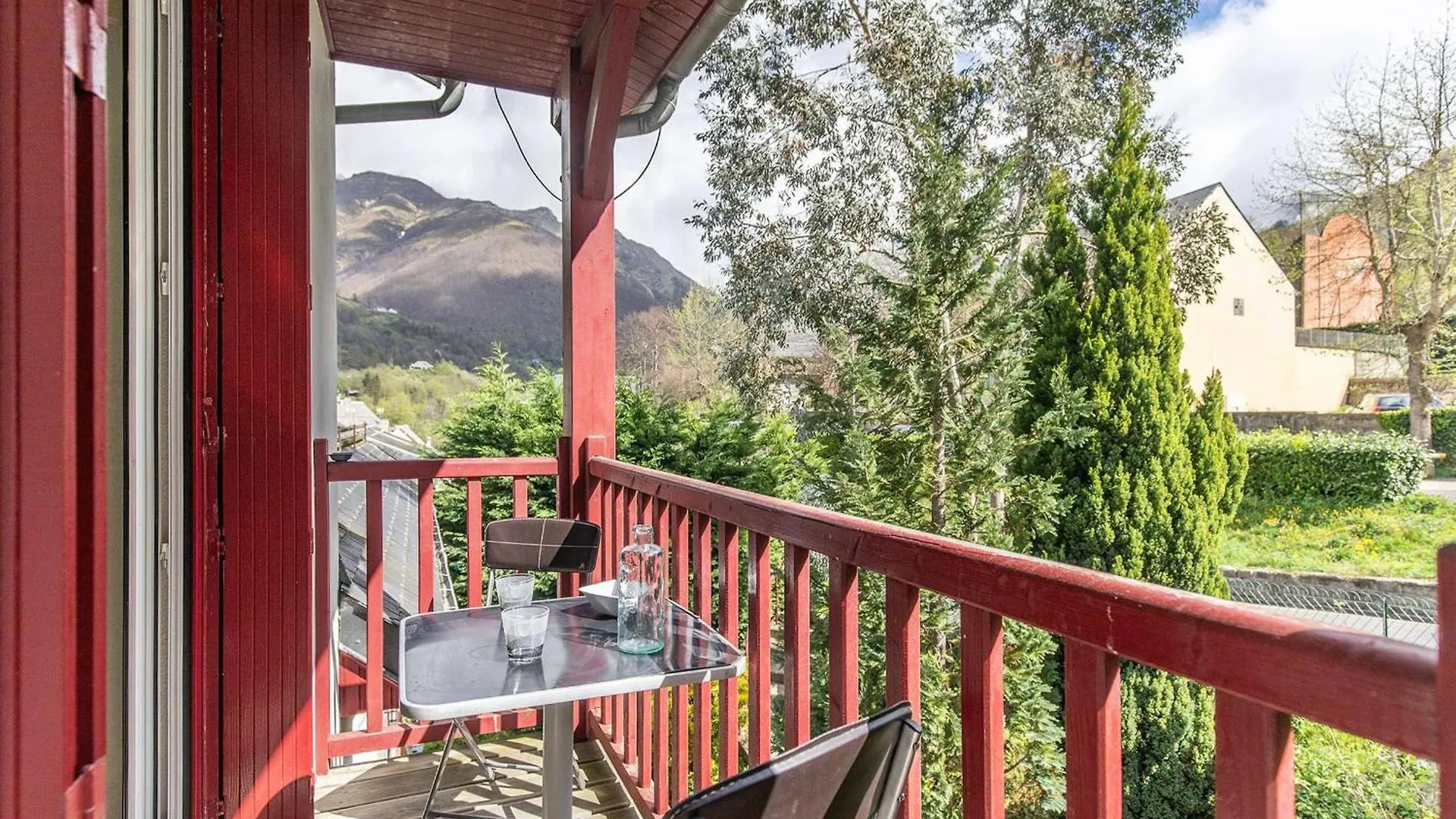 Appartement 32 M² Avec Balcon, Proche Telecabine Et Commodites, Entierement Equipe, Centre Cauterets - Fr-1-401-237